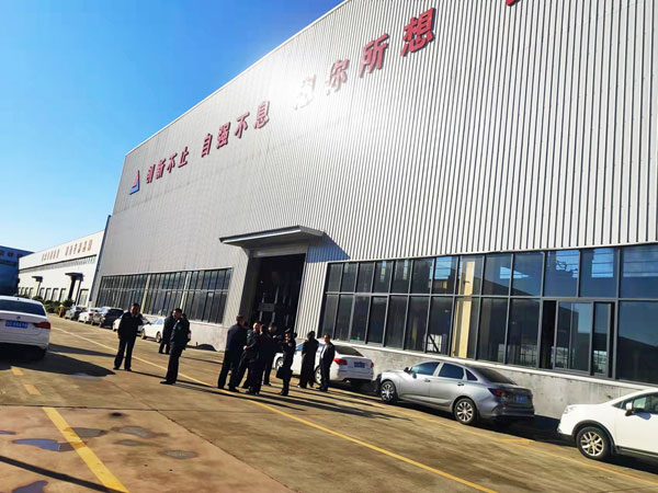 三梁四柱液壓機(jī)廠家現(xiàn)場